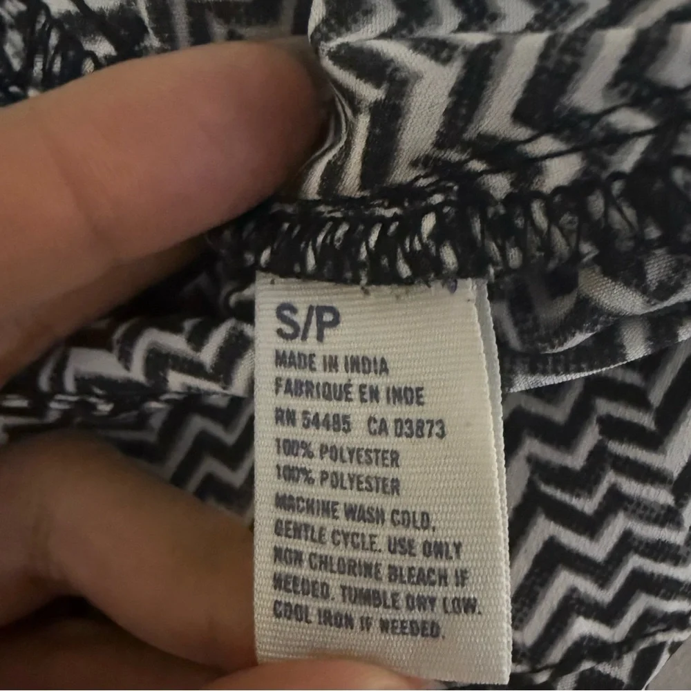 American Eagle Women's Black & White Zigzag Shorts Size Small - Picture 5 of 5